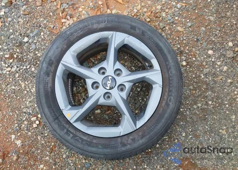 2025 Kia K4 Lxs из США, поврежденный, VIN 3KPFT4DE2SE182454